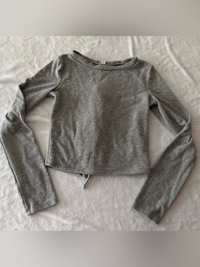 7Day Wknd Grey Crop Long Sleeves Ties Down The Back Top S